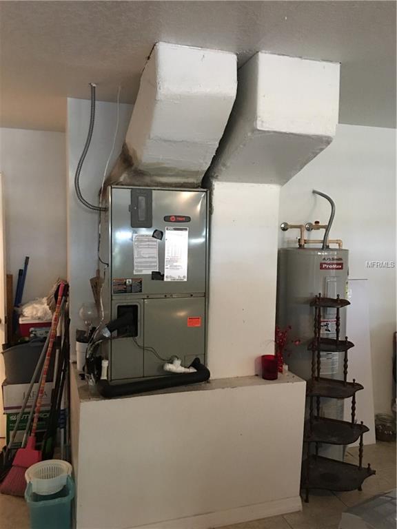 2049 N GRANDVIEW STREET, MOUNT DORA, Florida 32757, 3 Bedrooms Bedrooms, 5 Rooms Rooms,2 BathroomsBathrooms,Residential,For sale,GRANDVIEW,O5560293