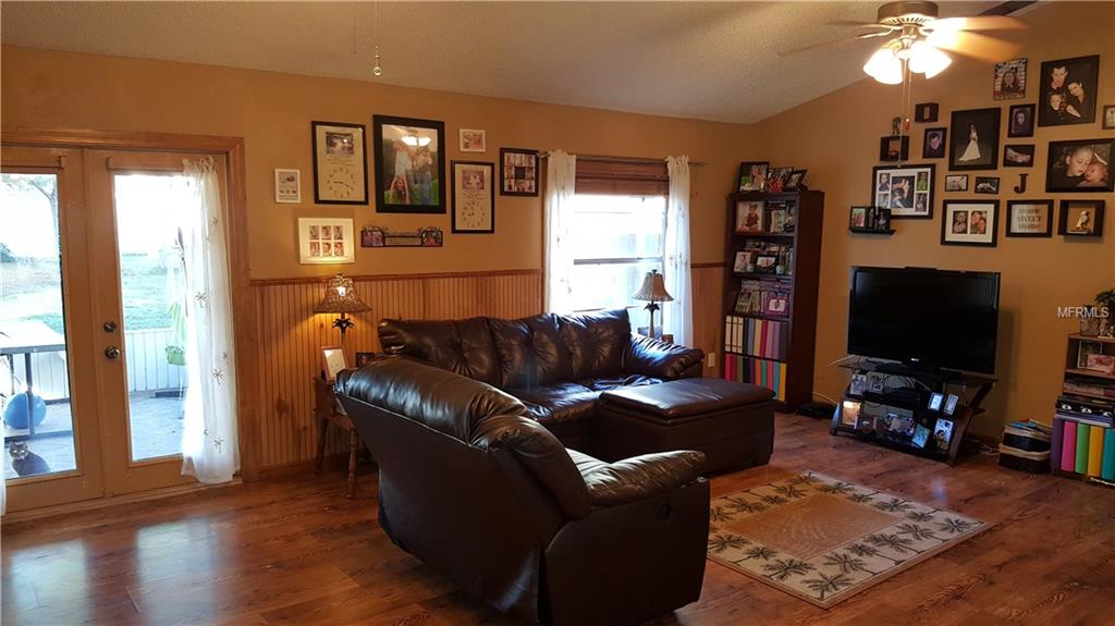 1090 SUNSHINE WAY SW, WINTER HAVEN, Florida 33880, 3 Bedrooms Bedrooms, 5 Rooms Rooms,2 BathroomsBathrooms,Residential,For sale,SUNSHINE,P4718512