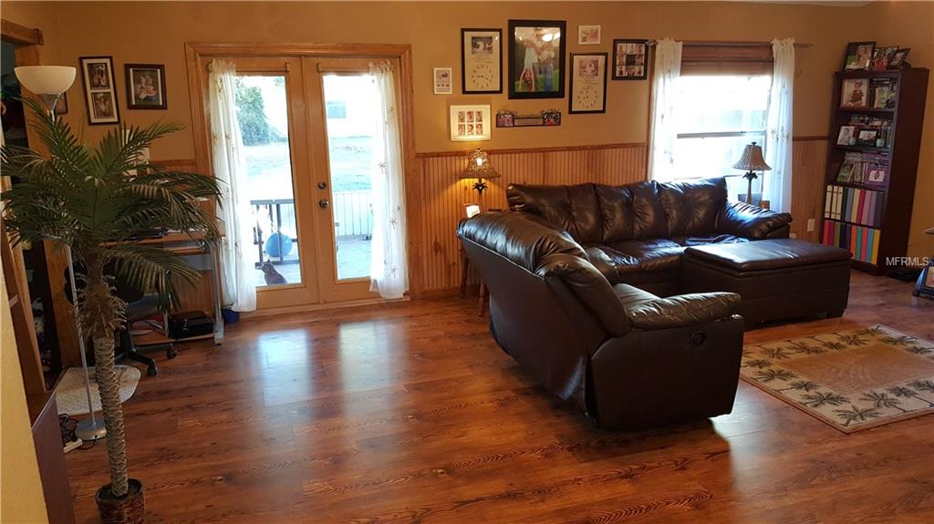 1090 SUNSHINE WAY SW, WINTER HAVEN, Florida 33880, 3 Bedrooms Bedrooms, 5 Rooms Rooms,2 BathroomsBathrooms,Residential,For sale,SUNSHINE,P4718512