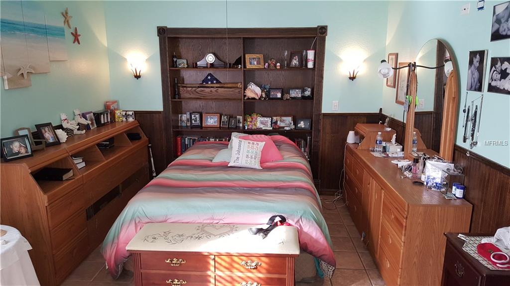 1090 SUNSHINE WAY SW, WINTER HAVEN, Florida 33880, 3 Bedrooms Bedrooms, 5 Rooms Rooms,2 BathroomsBathrooms,Residential,For sale,SUNSHINE,P4718512