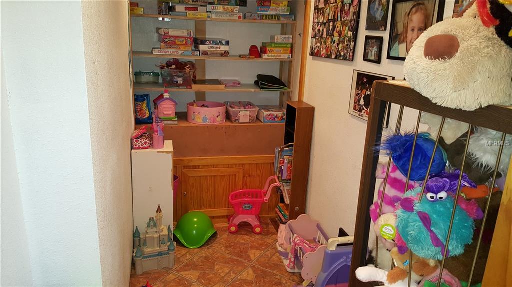 1090 SUNSHINE WAY SW, WINTER HAVEN, Florida 33880, 3 Bedrooms Bedrooms, 5 Rooms Rooms,2 BathroomsBathrooms,Residential,For sale,SUNSHINE,P4718512