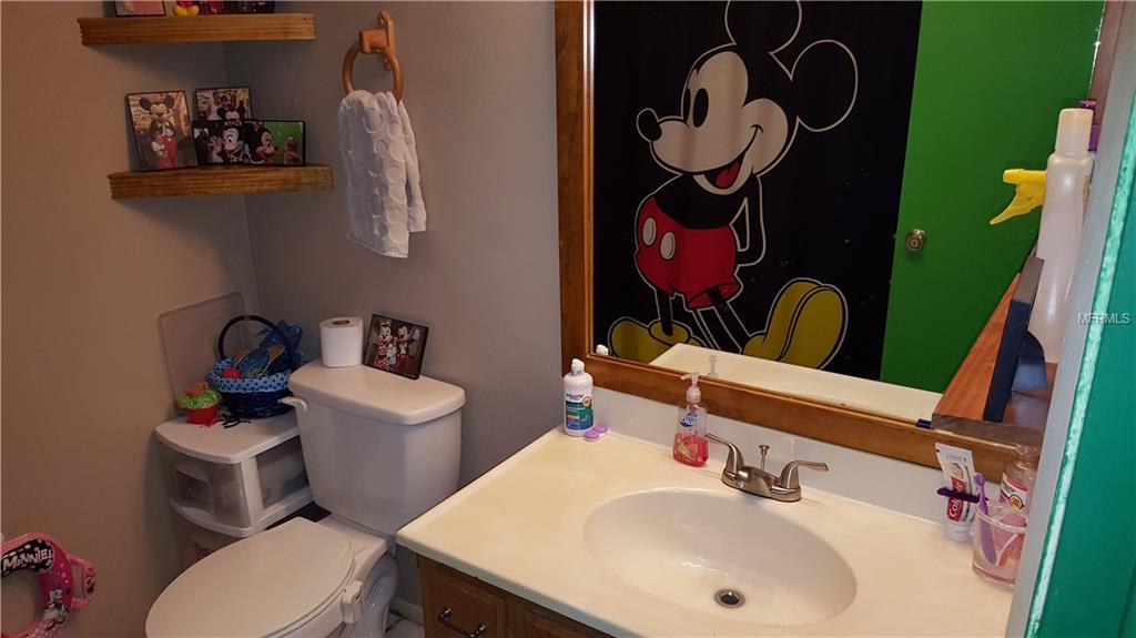 1090 SUNSHINE WAY SW, WINTER HAVEN, Florida 33880, 3 Bedrooms Bedrooms, 5 Rooms Rooms,2 BathroomsBathrooms,Residential,For sale,SUNSHINE,P4718512