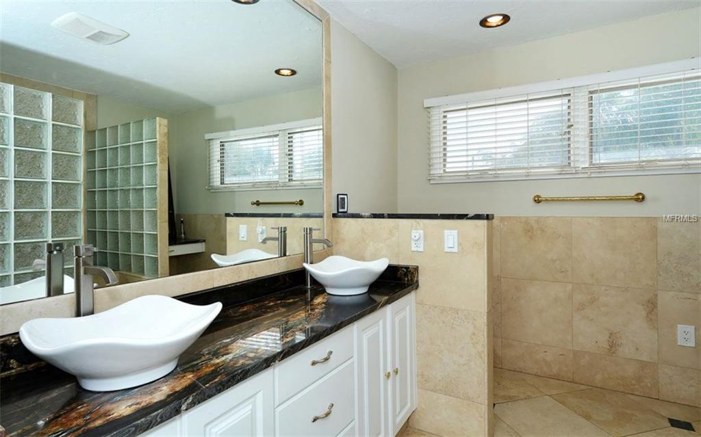 6541 CANARY STREET, SARASOTA, Florida 34241, 3 Bedrooms Bedrooms, 8 Rooms Rooms,2 BathroomsBathrooms,Residential,For sale,CANARY,A4206948