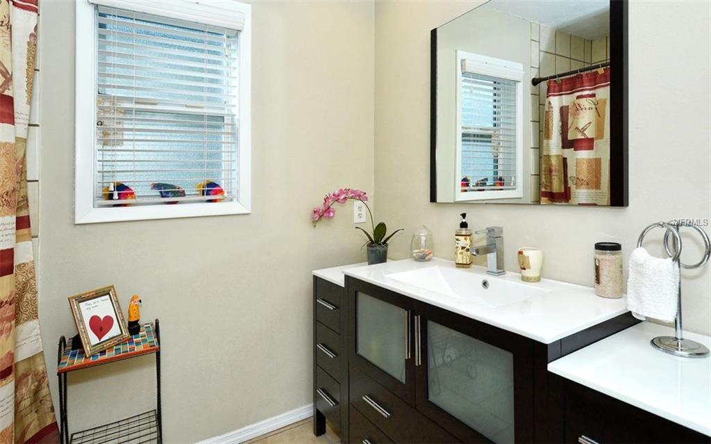 6541 CANARY STREET, SARASOTA, Florida 34241, 3 Bedrooms Bedrooms, 8 Rooms Rooms,2 BathroomsBathrooms,Residential,For sale,CANARY,A4206948