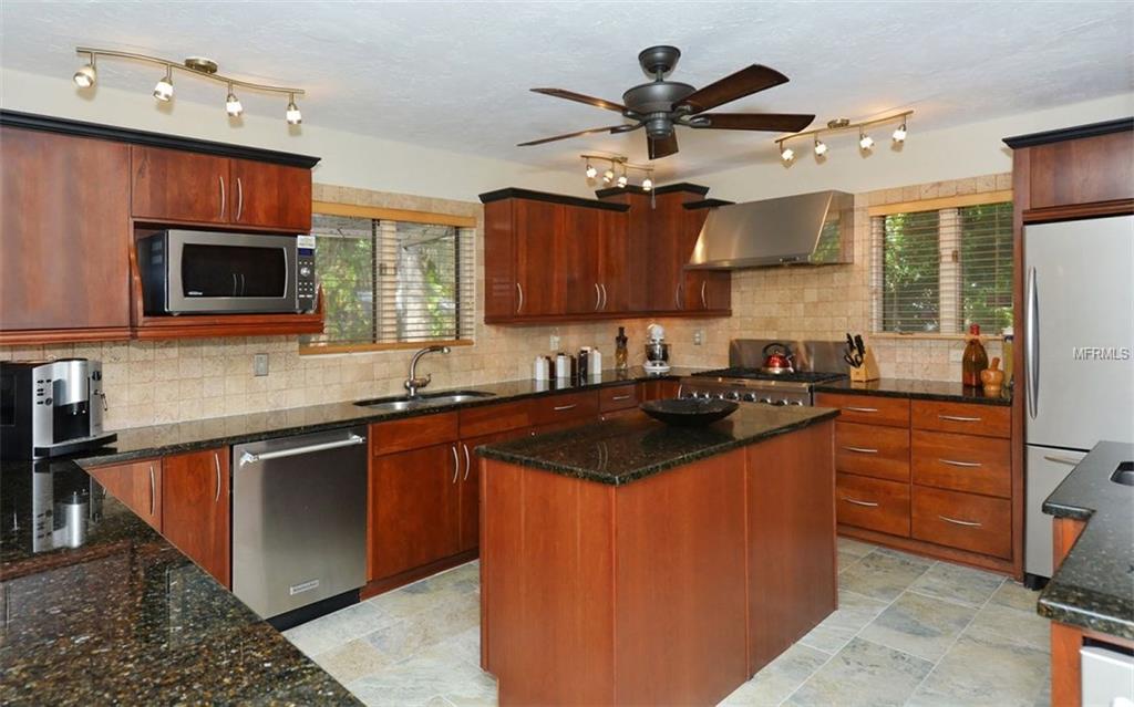 6541 CANARY STREET, SARASOTA, Florida 34241, 3 Bedrooms Bedrooms, 8 Rooms Rooms,2 BathroomsBathrooms,Residential,For sale,CANARY,A4206948
