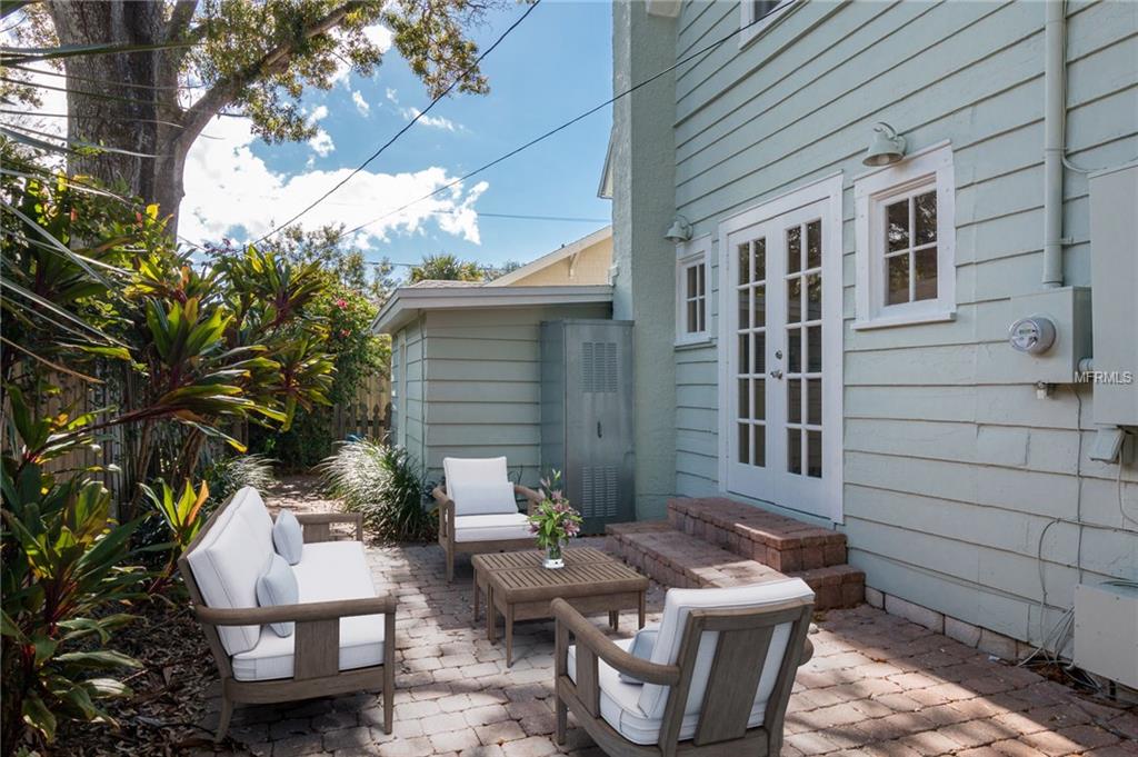 206 16TH AVENUE NE, ST PETERSBURG, Florida 33704, 4 Bedrooms Bedrooms, 3 Rooms Rooms,2 BathroomsBathrooms,Residential,For sale,16TH,U7844976