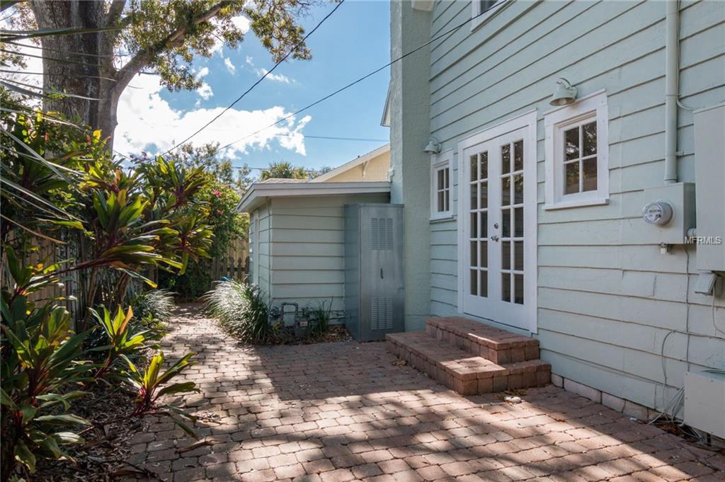 206 16TH AVENUE NE, ST PETERSBURG, Florida 33704, 4 Bedrooms Bedrooms, 3 Rooms Rooms,2 BathroomsBathrooms,Residential,For sale,16TH,U7844976