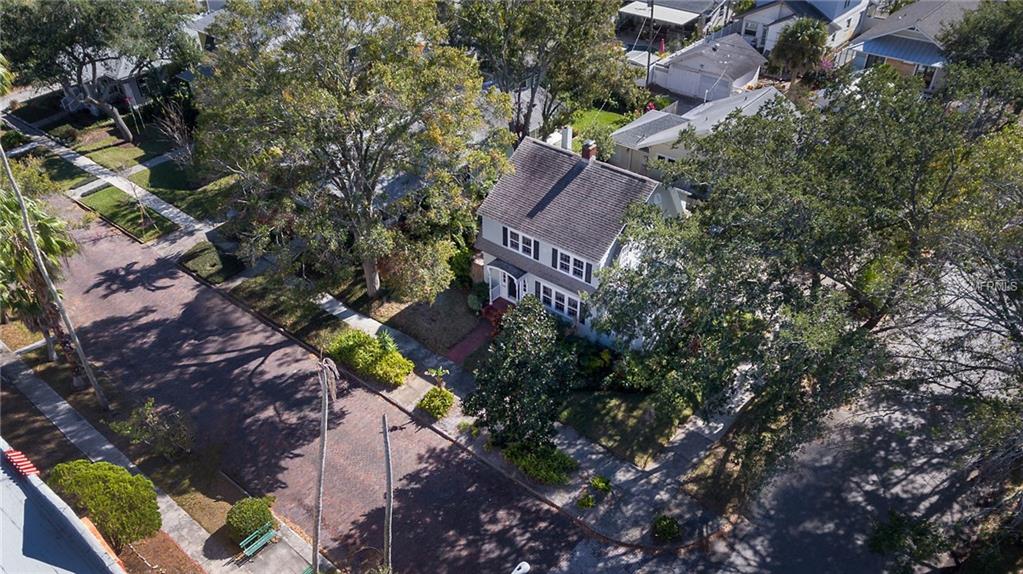 206 16TH AVENUE NE, ST PETERSBURG, Florida 33704, 4 Bedrooms Bedrooms, 3 Rooms Rooms,2 BathroomsBathrooms,Residential,For sale,16TH,U7844976