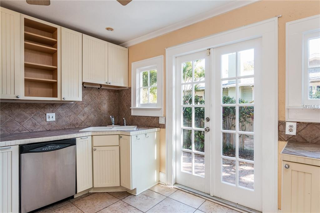 206 16TH AVENUE NE, ST PETERSBURG, Florida 33704, 4 Bedrooms Bedrooms, 3 Rooms Rooms,2 BathroomsBathrooms,Residential,For sale,16TH,U7844976