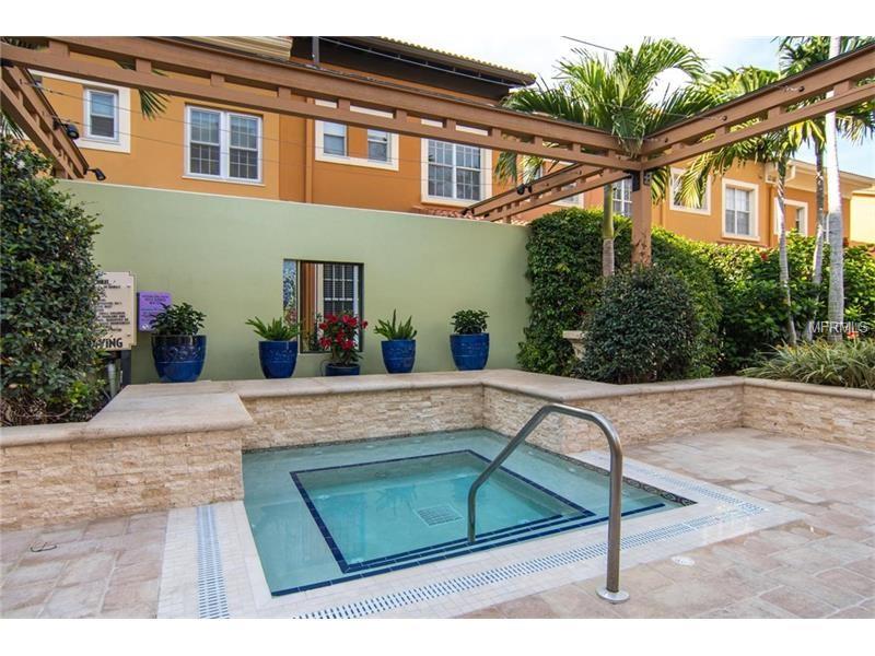 100 4TH AVENUE S, ST PETERSBURG, Florida 33701, 1 Bedroom Bedrooms, 4 Rooms Rooms,1 BathroomBathrooms,Residential,For sale,4TH,U7846286