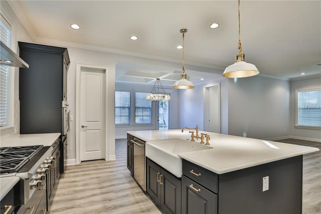 3918 W SEVILLA STREET, TAMPA, Florida 33629, 5 Bedrooms Bedrooms, 9 Rooms Rooms,3 BathroomsBathrooms,Residential,For sale,SEVILLA,T2926381