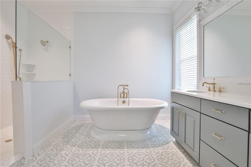 3918 W SEVILLA STREET, TAMPA, Florida 33629, 5 Bedrooms Bedrooms, 9 Rooms Rooms,3 BathroomsBathrooms,Residential,For sale,SEVILLA,T2926381