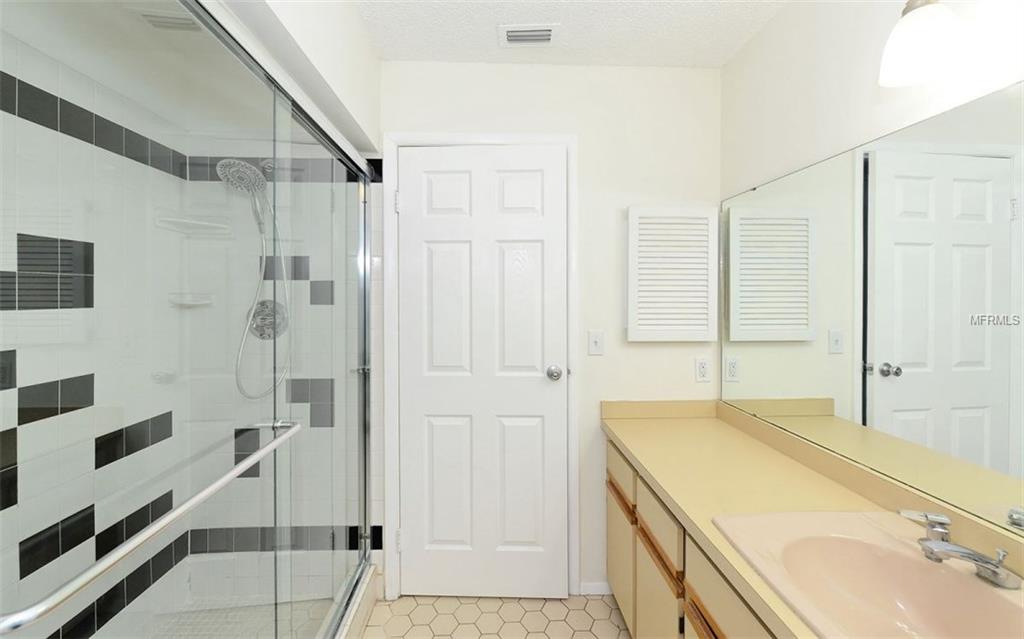 816 ALDERWOOD WAY, SARASOTA, Florida 34243, 4 Bedrooms Bedrooms, 8 Rooms Rooms,2 BathroomsBathrooms,Residential,For sale,ALDERWOOD,A4209709