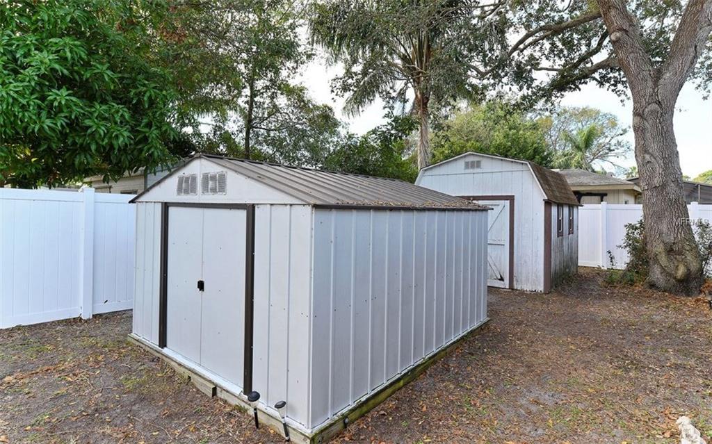 816 ALDERWOOD WAY, SARASOTA, Florida 34243, 4 Bedrooms Bedrooms, 8 Rooms Rooms,2 BathroomsBathrooms,Residential,For sale,ALDERWOOD,A4209709