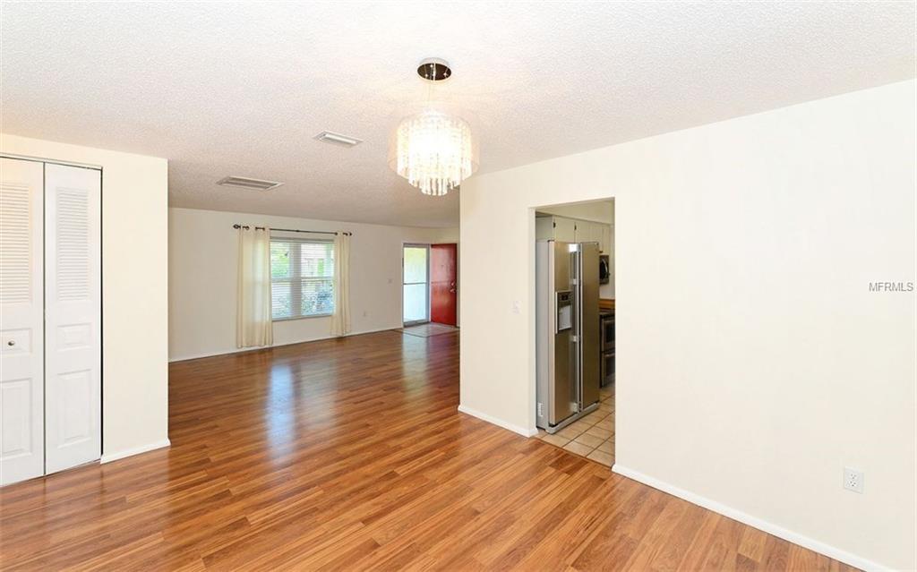 816 ALDERWOOD WAY, SARASOTA, Florida 34243, 4 Bedrooms Bedrooms, 8 Rooms Rooms,2 BathroomsBathrooms,Residential,For sale,ALDERWOOD,A4209709