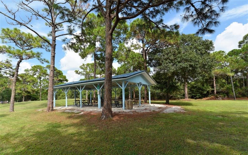 816 ALDERWOOD WAY, SARASOTA, Florida 34243, 4 Bedrooms Bedrooms, 8 Rooms Rooms,2 BathroomsBathrooms,Residential,For sale,ALDERWOOD,A4209709