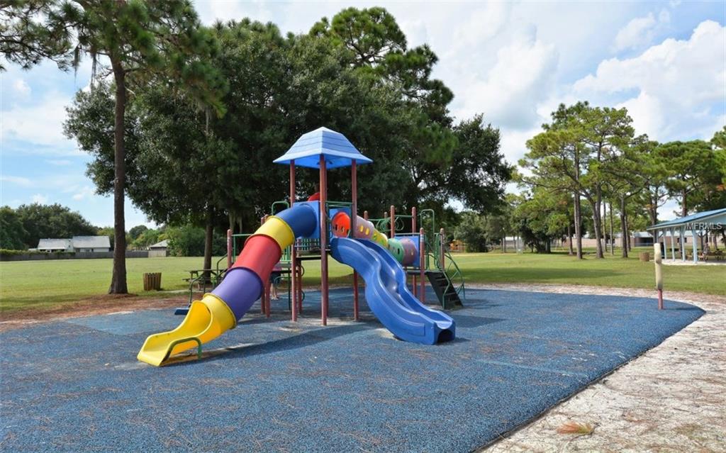 816 ALDERWOOD WAY, SARASOTA, Florida 34243, 4 Bedrooms Bedrooms, 8 Rooms Rooms,2 BathroomsBathrooms,Residential,For sale,ALDERWOOD,A4209709