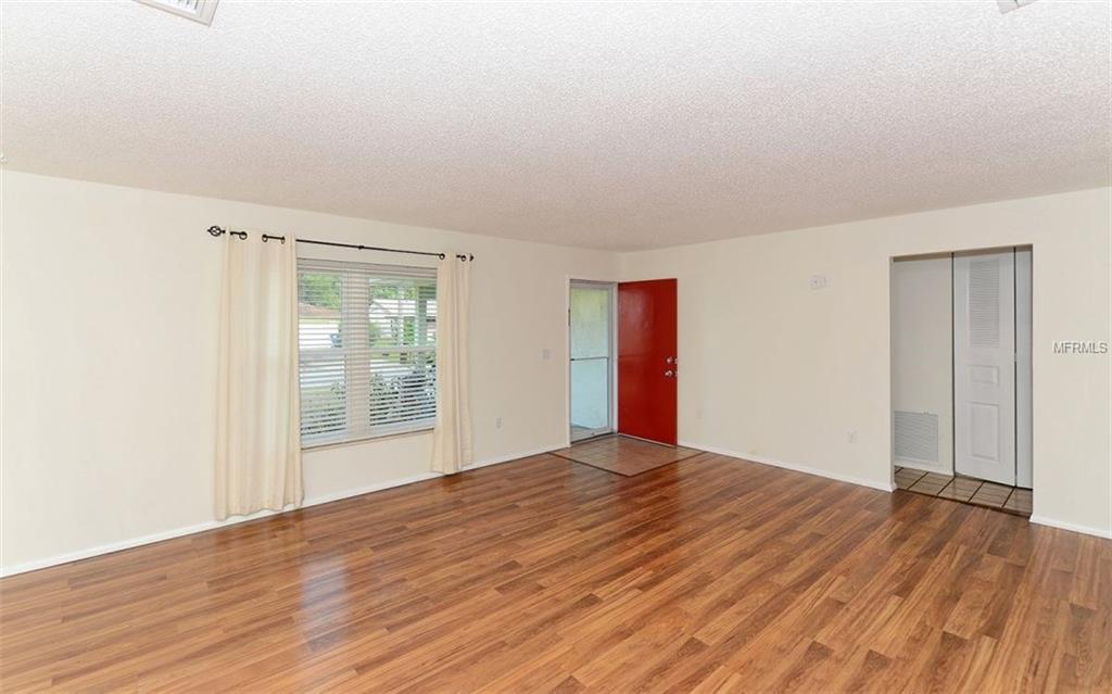 816 ALDERWOOD WAY, SARASOTA, Florida 34243, 4 Bedrooms Bedrooms, 8 Rooms Rooms,2 BathroomsBathrooms,Residential,For sale,ALDERWOOD,A4209709