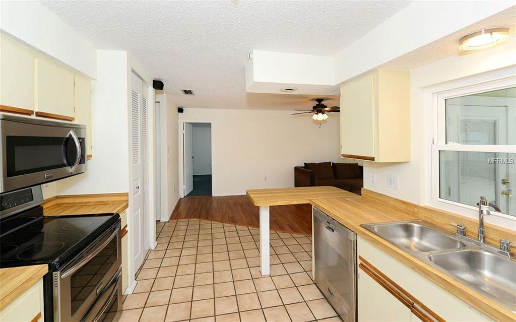 816 ALDERWOOD WAY, SARASOTA, Florida 34243, 4 Bedrooms Bedrooms, 8 Rooms Rooms,2 BathroomsBathrooms,Residential,For sale,ALDERWOOD,A4209709