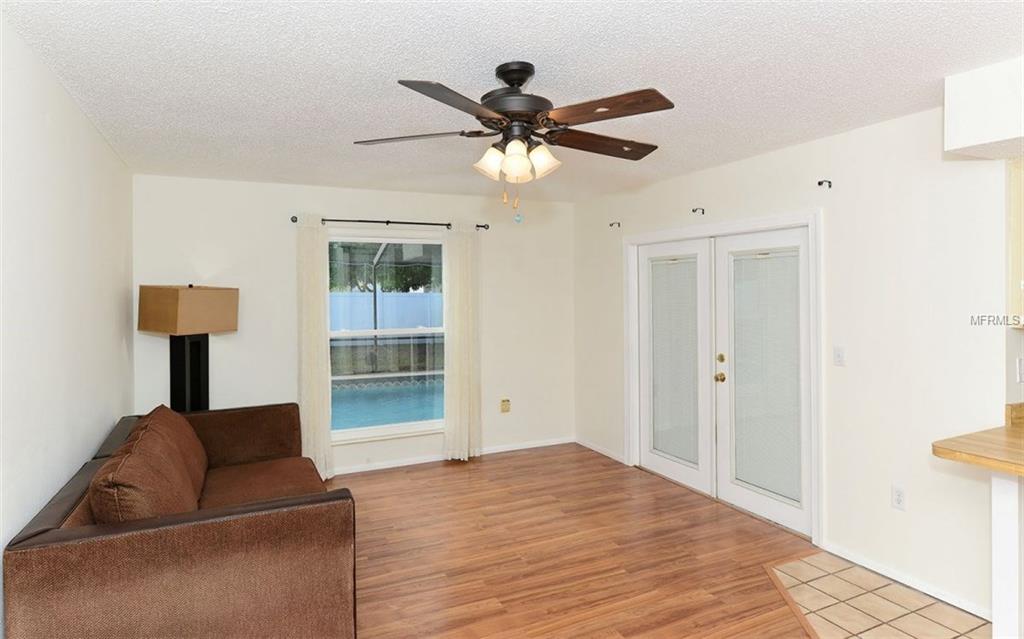 816 ALDERWOOD WAY, SARASOTA, Florida 34243, 4 Bedrooms Bedrooms, 8 Rooms Rooms,2 BathroomsBathrooms,Residential,For sale,ALDERWOOD,A4209709