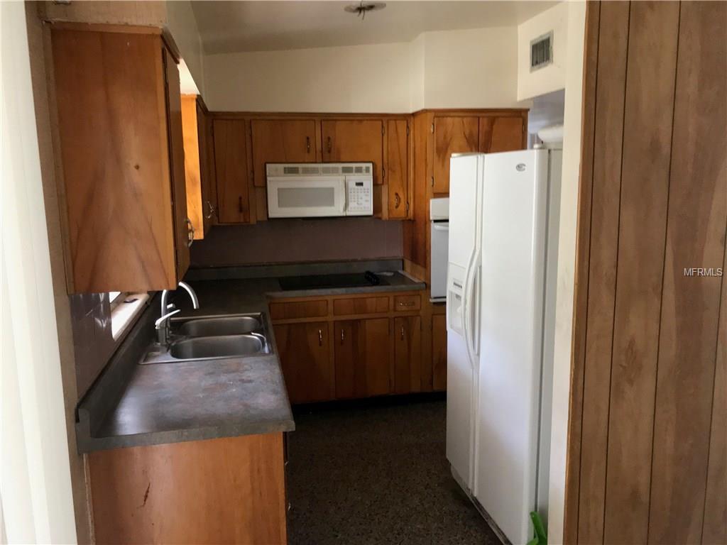 8703 N LARKHALL PLACE, TAMPA, Florida 33604, 3 Bedrooms Bedrooms, 3 Rooms Rooms,1 BathroomBathrooms,Residential,For sale,LARKHALL,T2928396