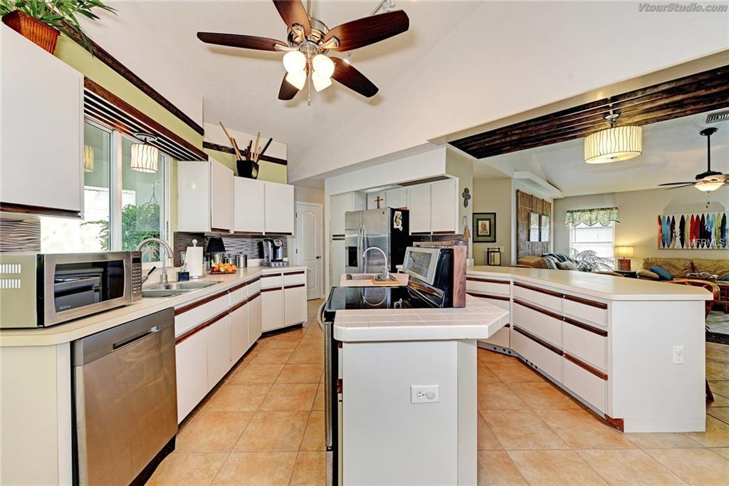 6118 GILLOT BOULEVARD, PORT CHARLOTTE, Florida 33981, 3 Bedrooms Bedrooms, 8 Rooms Rooms,2 BathroomsBathrooms,Residential,For sale,GILLOT,D5920451