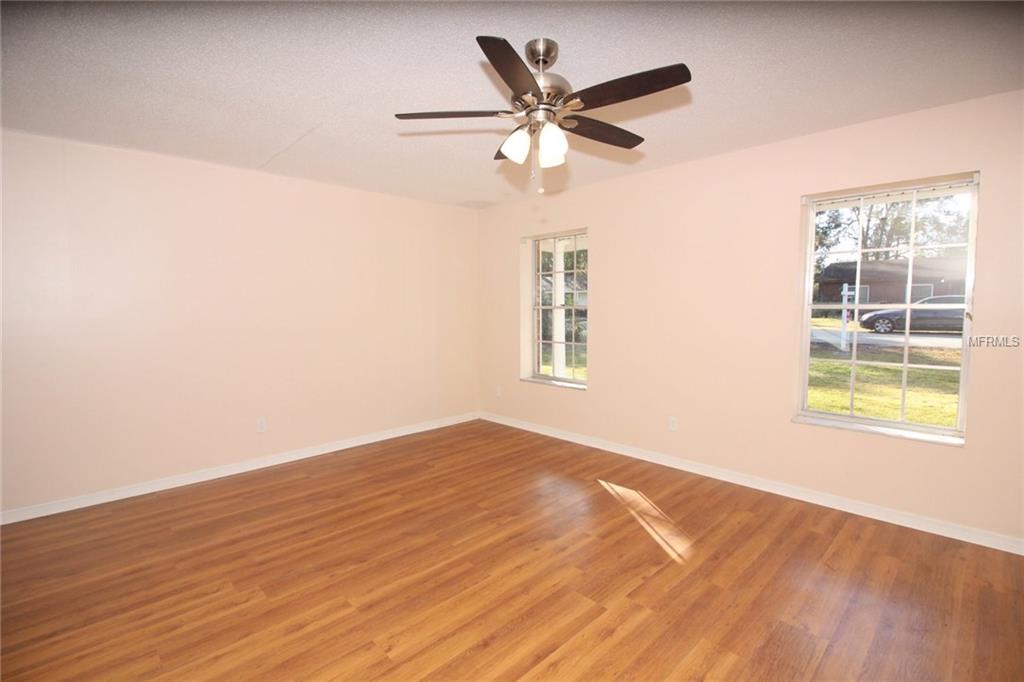 5301 PINEVIEW WAY, APOPKA, Florida 32703, 3 Bedrooms Bedrooms, 5 Rooms Rooms,2 BathroomsBathrooms,Residential,For sale,PINEVIEW,O5558524