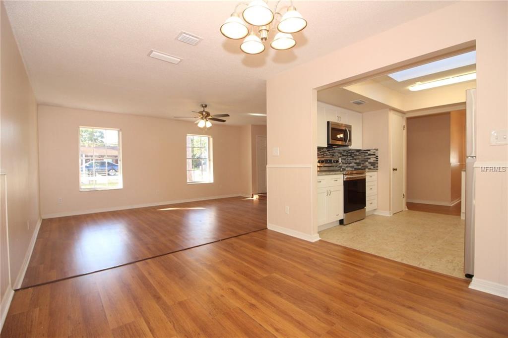 5301 PINEVIEW WAY, APOPKA, Florida 32703, 3 Bedrooms Bedrooms, 5 Rooms Rooms,2 BathroomsBathrooms,Residential,For sale,PINEVIEW,O5558524