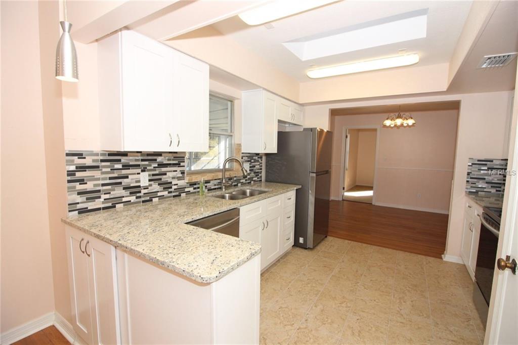 5301 PINEVIEW WAY, APOPKA, Florida 32703, 3 Bedrooms Bedrooms, 5 Rooms Rooms,2 BathroomsBathrooms,Residential,For sale,PINEVIEW,O5558524