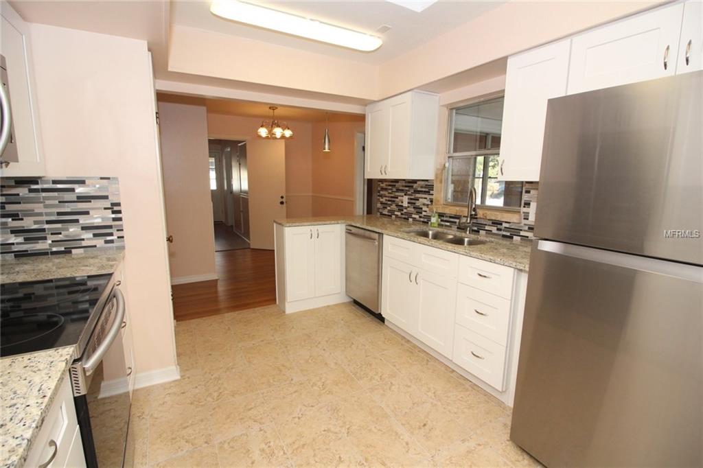 5301 PINEVIEW WAY, APOPKA, Florida 32703, 3 Bedrooms Bedrooms, 5 Rooms Rooms,2 BathroomsBathrooms,Residential,For sale,PINEVIEW,O5558524