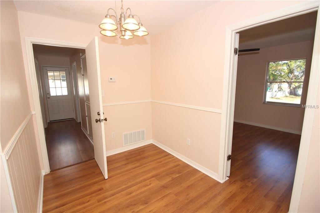 5301 PINEVIEW WAY, APOPKA, Florida 32703, 3 Bedrooms Bedrooms, 5 Rooms Rooms,2 BathroomsBathrooms,Residential,For sale,PINEVIEW,O5558524