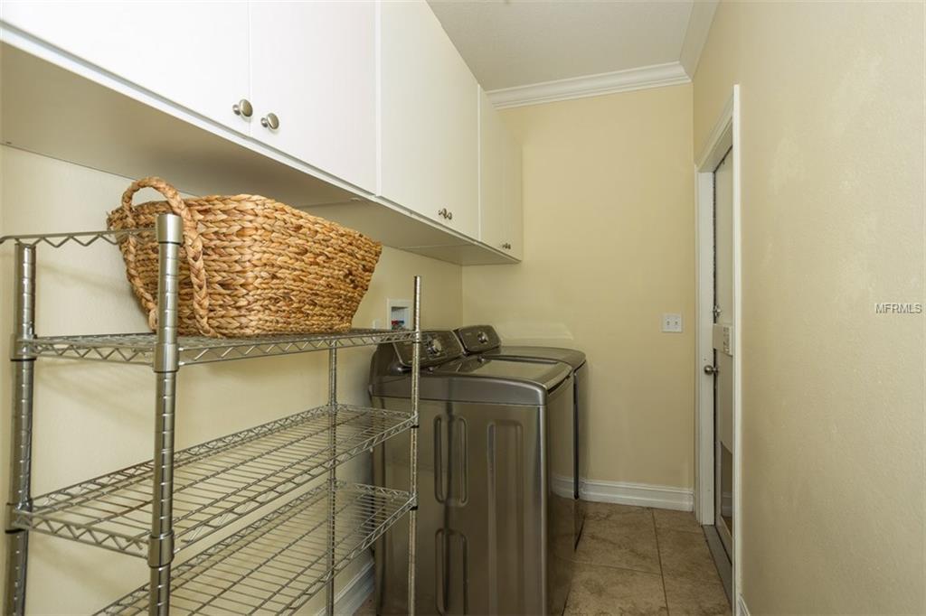 1653 CHEYENNE TRAIL, MAITLAND, Florida 32751, 5 Bedrooms Bedrooms, 8 Rooms Rooms,4 BathroomsBathrooms,Residential,For sale,CHEYENNE,O5559813