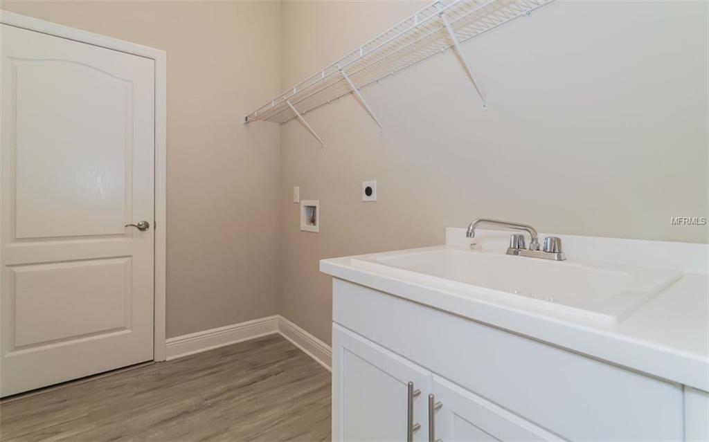 7452 RIDGELAKE CIRCLE, BRADENTON, Florida 34203, 3 Bedrooms Bedrooms, 5 Rooms Rooms,2 BathroomsBathrooms,Residential,For sale,RIDGELAKE,A4201474