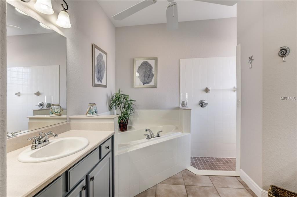 5227 HARBOR BLUFF COURT, LADY LAKE, Florida 32159, 2 Bedrooms Bedrooms, 6 Rooms Rooms,2 BathroomsBathrooms,Residential,For sale,HARBOR BLUFF,G4848722