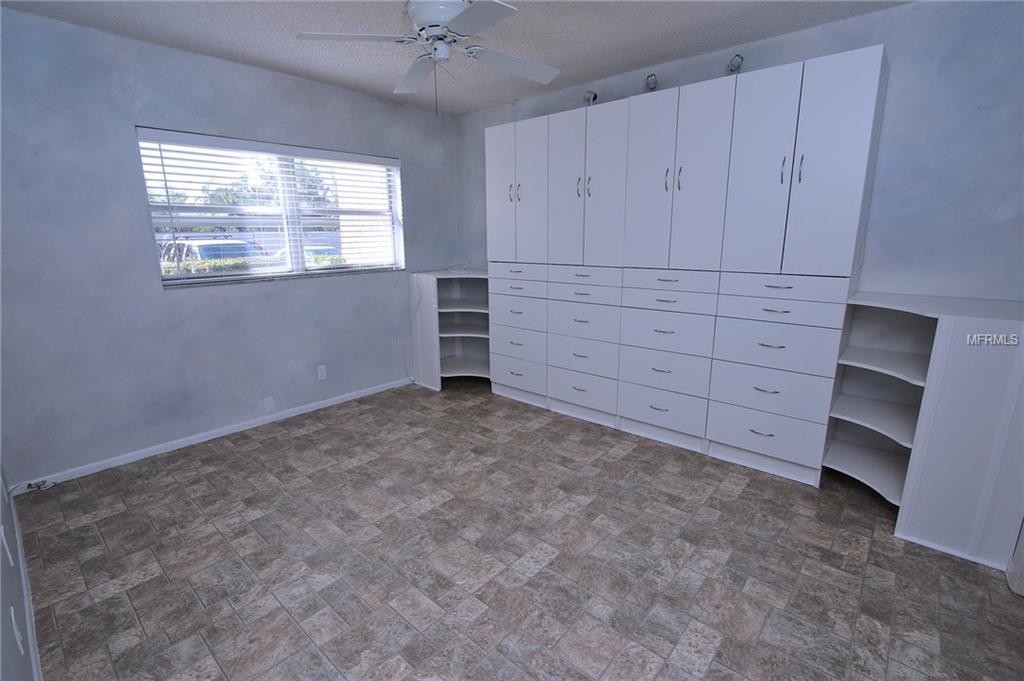 11485 OAKHURST ROAD, LARGO, Florida 33774, 1 Bedroom Bedrooms, 3 Rooms Rooms,1 BathroomBathrooms,Residential,For sale,OAKHURST,U7838381