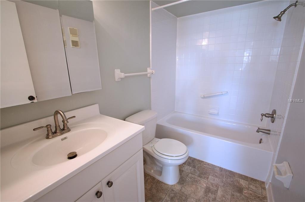 11485 OAKHURST ROAD, LARGO, Florida 33774, 1 Bedroom Bedrooms, 3 Rooms Rooms,1 BathroomBathrooms,Residential,For sale,OAKHURST,U7838381