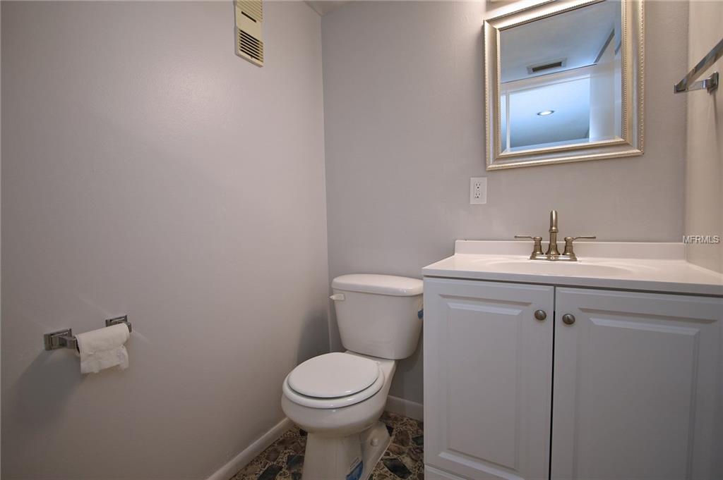 11485 OAKHURST ROAD, LARGO, Florida 33774, 1 Bedroom Bedrooms, 3 Rooms Rooms,1 BathroomBathrooms,Residential,For sale,OAKHURST,U7838381