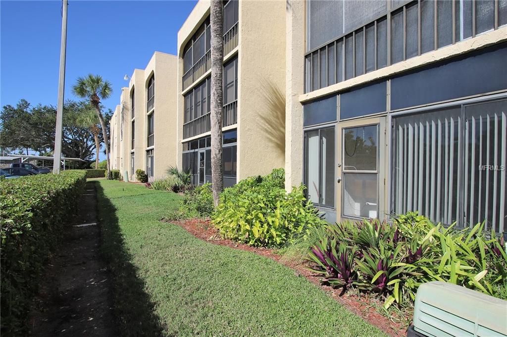 11485 OAKHURST ROAD, LARGO, Florida 33774, 1 Bedroom Bedrooms, 3 Rooms Rooms,1 BathroomBathrooms,Residential,For sale,OAKHURST,U7838381