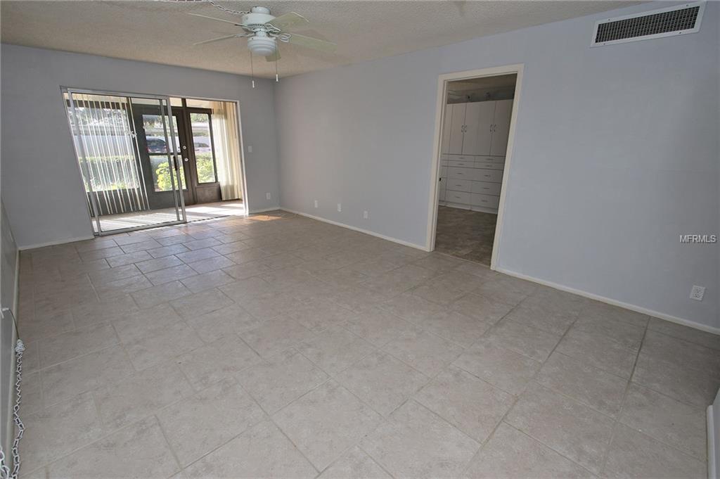 11485 OAKHURST ROAD, LARGO, Florida 33774, 1 Bedroom Bedrooms, 3 Rooms Rooms,1 BathroomBathrooms,Residential,For sale,OAKHURST,U7838381