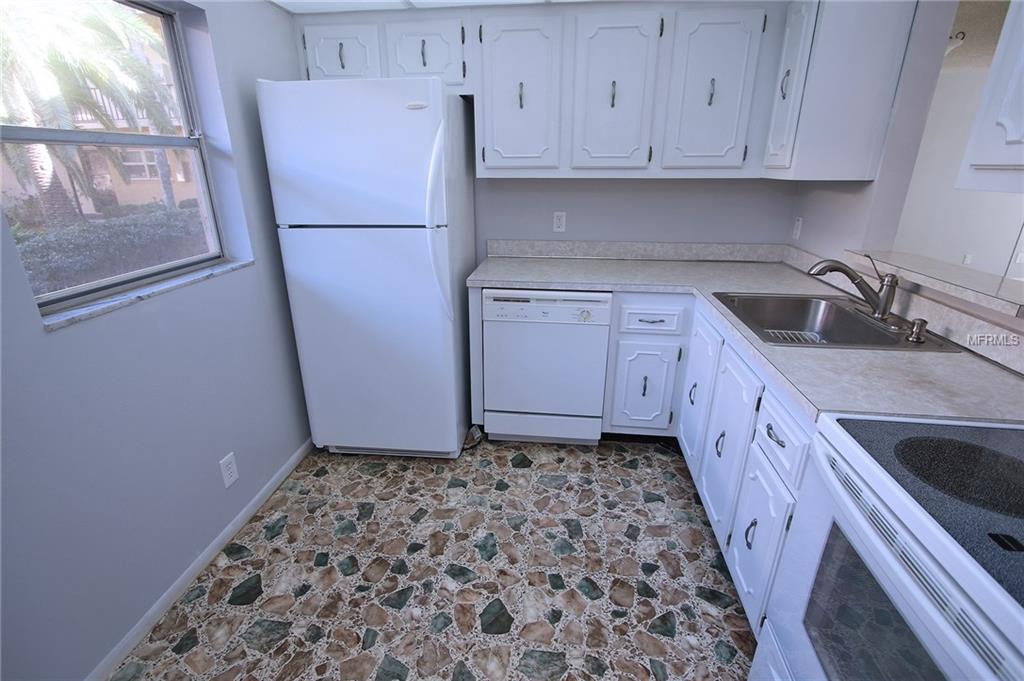 11485 OAKHURST ROAD, LARGO, Florida 33774, 1 Bedroom Bedrooms, 3 Rooms Rooms,1 BathroomBathrooms,Residential,For sale,OAKHURST,U7838381