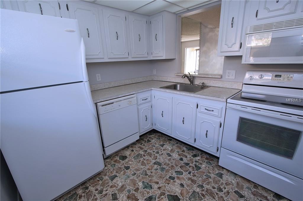 11485 OAKHURST ROAD, LARGO, Florida 33774, 1 Bedroom Bedrooms, 3 Rooms Rooms,1 BathroomBathrooms,Residential,For sale,OAKHURST,U7838381