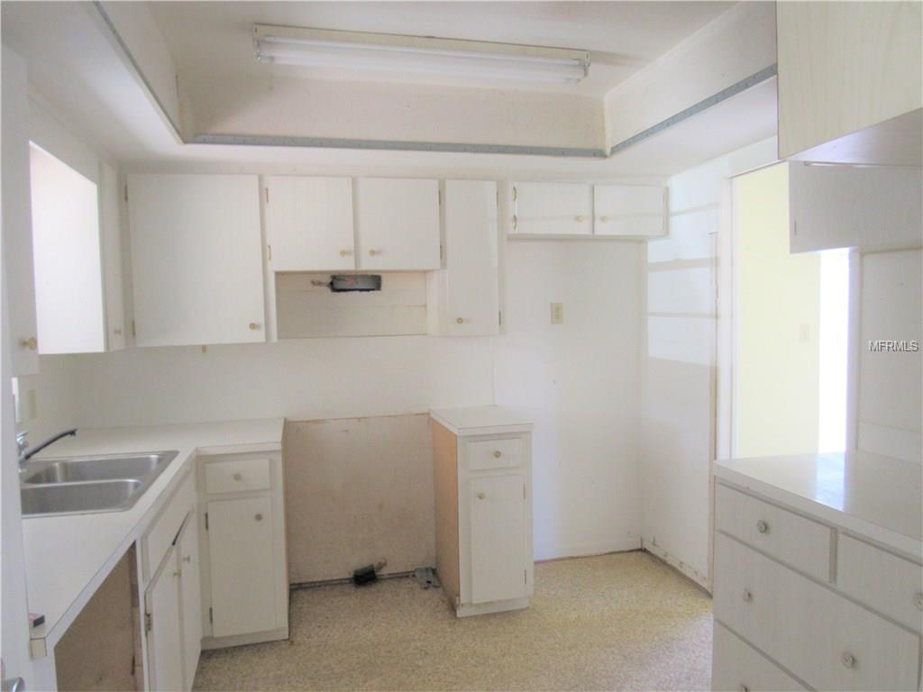 722 BARBER CIRCLE, LAKELAND, Florida 33803, 2 Bedrooms Bedrooms, 5 Rooms Rooms,2 BathroomsBathrooms,Residential,For sale,BARBER,L4724437