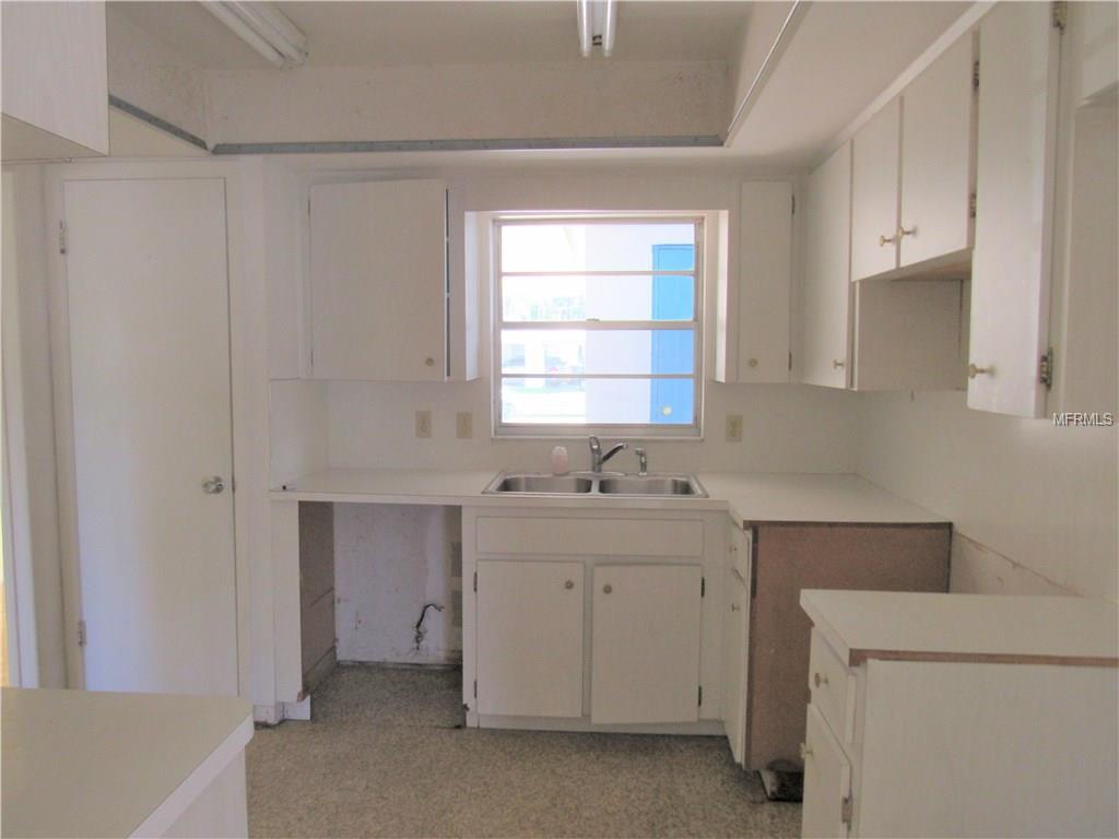 722 BARBER CIRCLE, LAKELAND, Florida 33803, 2 Bedrooms Bedrooms, 5 Rooms Rooms,2 BathroomsBathrooms,Residential,For sale,BARBER,L4724437