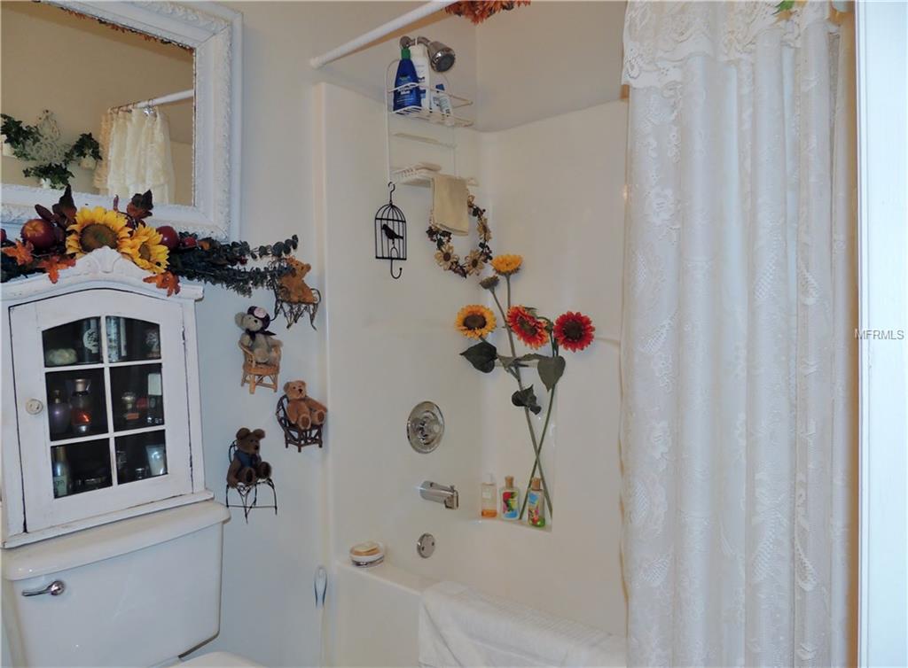 533 JUNIPER WAY, TAVARES, Florida 32778, 2 Bedrooms Bedrooms, 6 Rooms Rooms,2 BathroomsBathrooms,Residential,For sale,JUNIPER,G4851451