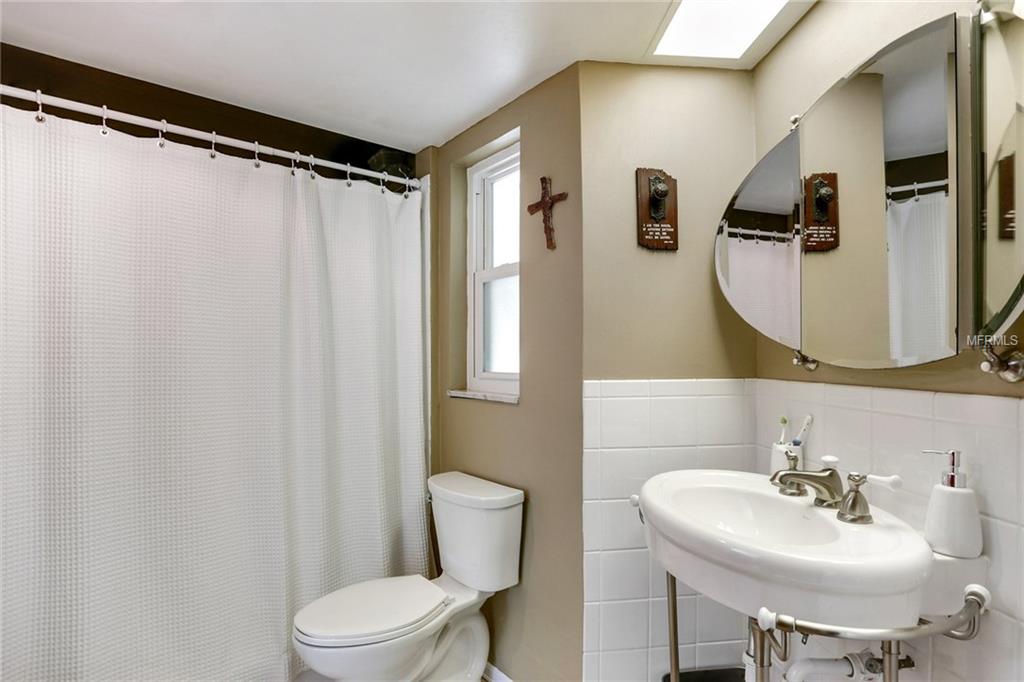 6025 VENETIAN BOULEVARD NE, ST PETERSBURG, Florida 33703, 4 Bedrooms Bedrooms, 3 Rooms Rooms,2 BathroomsBathrooms,Residential,For sale,VENETIAN,U7846291