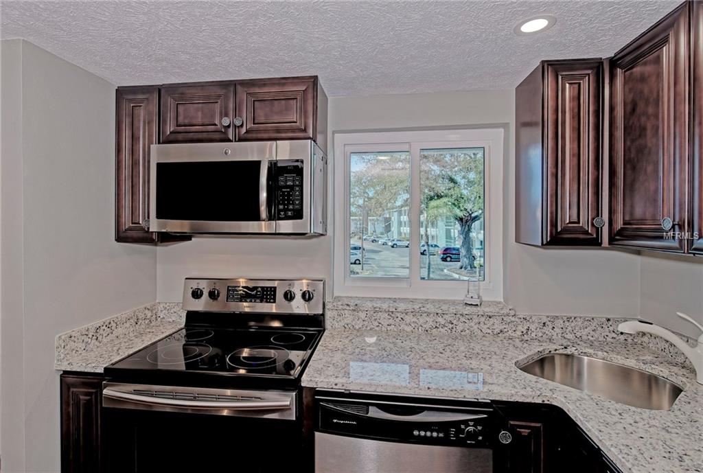 5889 17TH STREET W, BRADENTON, Florida 34207, 2 Bedrooms Bedrooms, 5 Rooms Rooms,1 BathroomBathrooms,Residential,For sale,17TH,A4209809