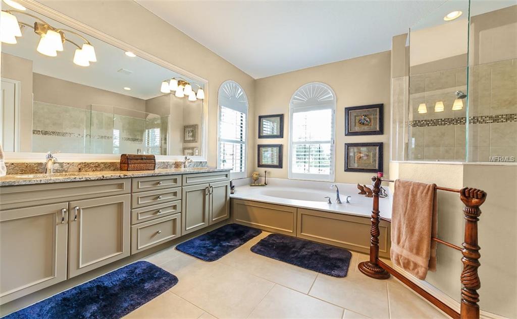 7520 WINDY HILL CV, LAKEWOOD RANCH, Florida 34202, 4 Bedrooms Bedrooms, 12 Rooms Rooms,4 BathroomsBathrooms,Residential,For sale,WINDY HILL CV,A4191684