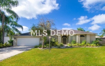 4822 HAMLETS GROVE DRIVE, SARASOTA, Florida 34235, 4 Bedrooms Bedrooms, 7 Rooms Rooms,3 BathroomsBathrooms,Residential,For sale,HAMLETS GROVE,A4209308