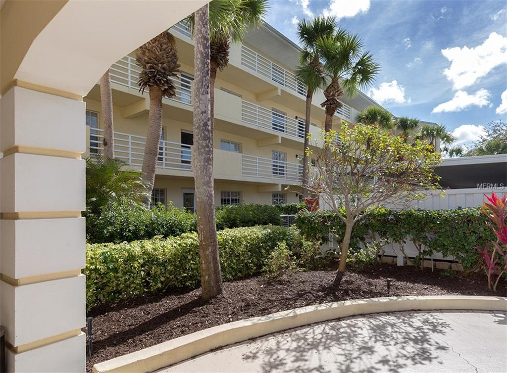 1037 WEXFORD BOULEVARD, VENICE, Florida 34293, 2 Bedrooms Bedrooms, 5 Rooms Rooms,2 BathroomsBathrooms,Residential,For sale,WEXFORD,N5916354