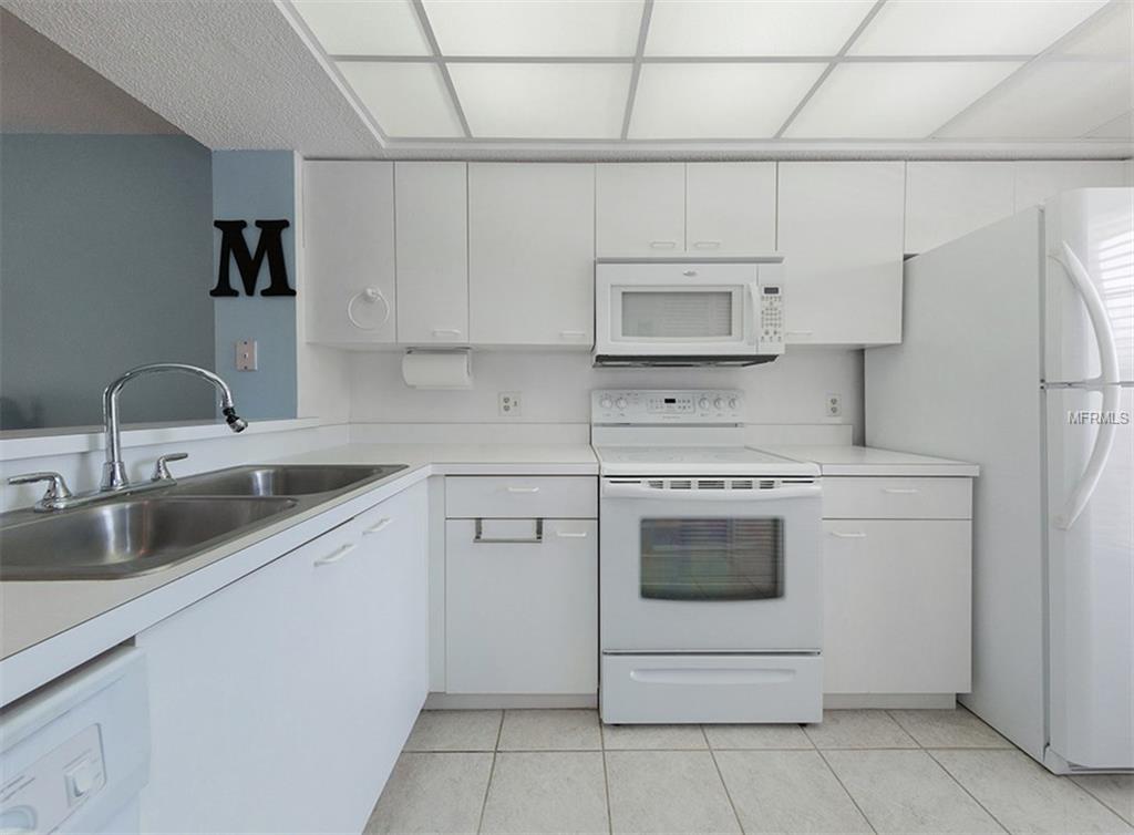 1037 WEXFORD BOULEVARD, VENICE, Florida 34293, 2 Bedrooms Bedrooms, 5 Rooms Rooms,2 BathroomsBathrooms,Residential,For sale,WEXFORD,N5916354